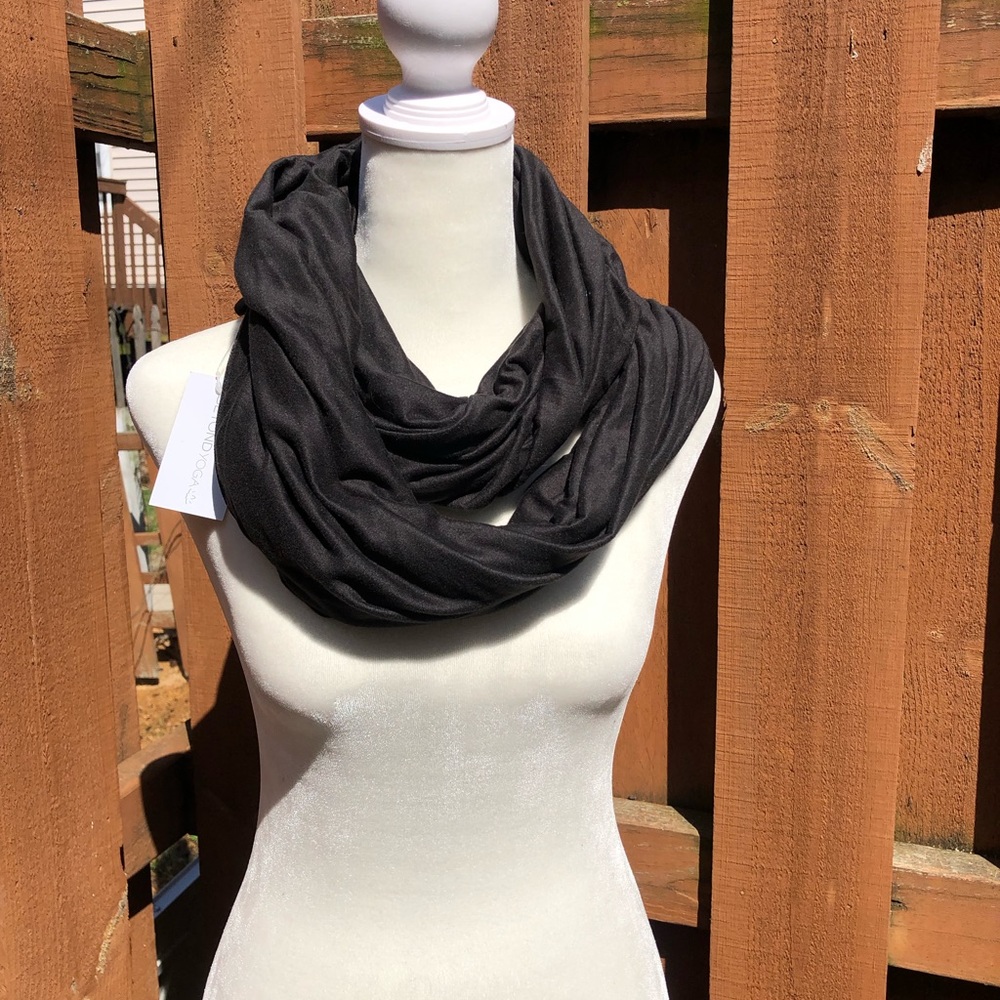 Beyond Yoga Hidden Pocket Infinity Scarf Black Fabfitfun Travel Accessory NEW